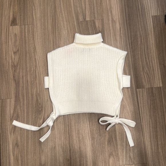 White cider turtle neck sweater - Picture 3 of 4